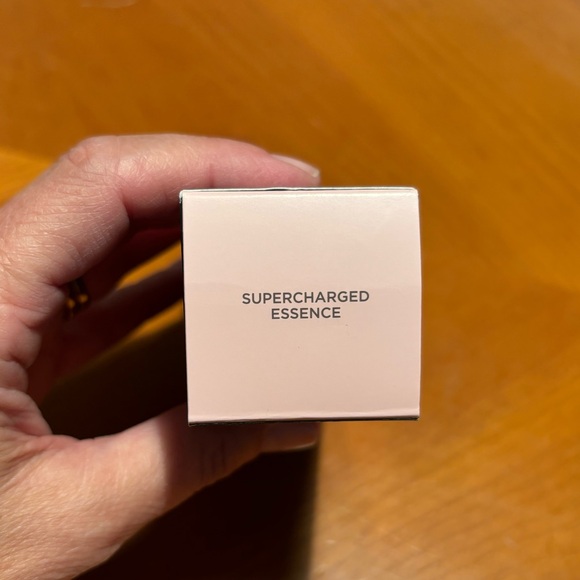 Laura Mercier Pure Canvas Power Primer Supercharged Essence - Picture 5 of 15